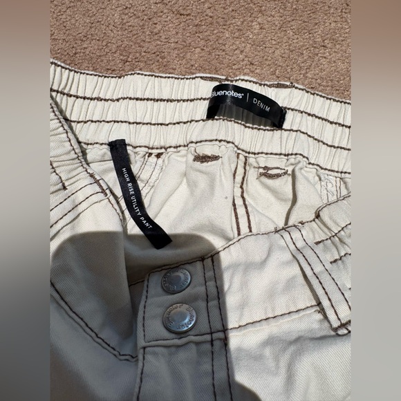 3/$12 Bluenotes High Rise Utility Pants - Cream size small - Picture 3 of 4